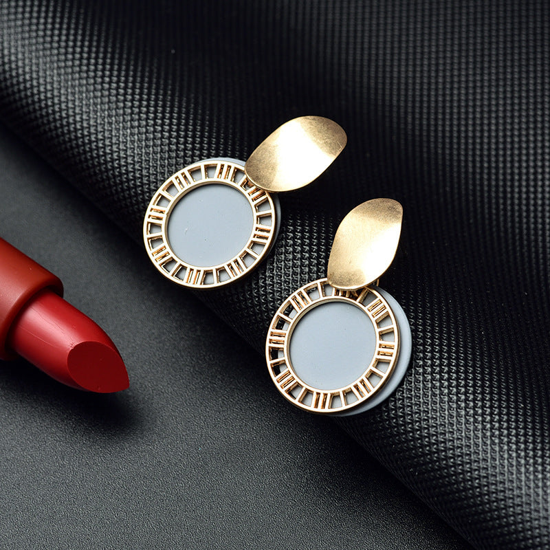 Flower-shaped diamond earrings