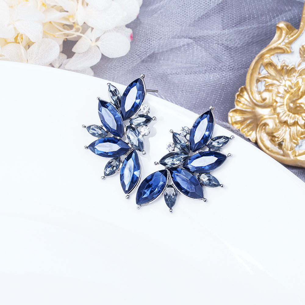 Flower-shaped diamond earrings