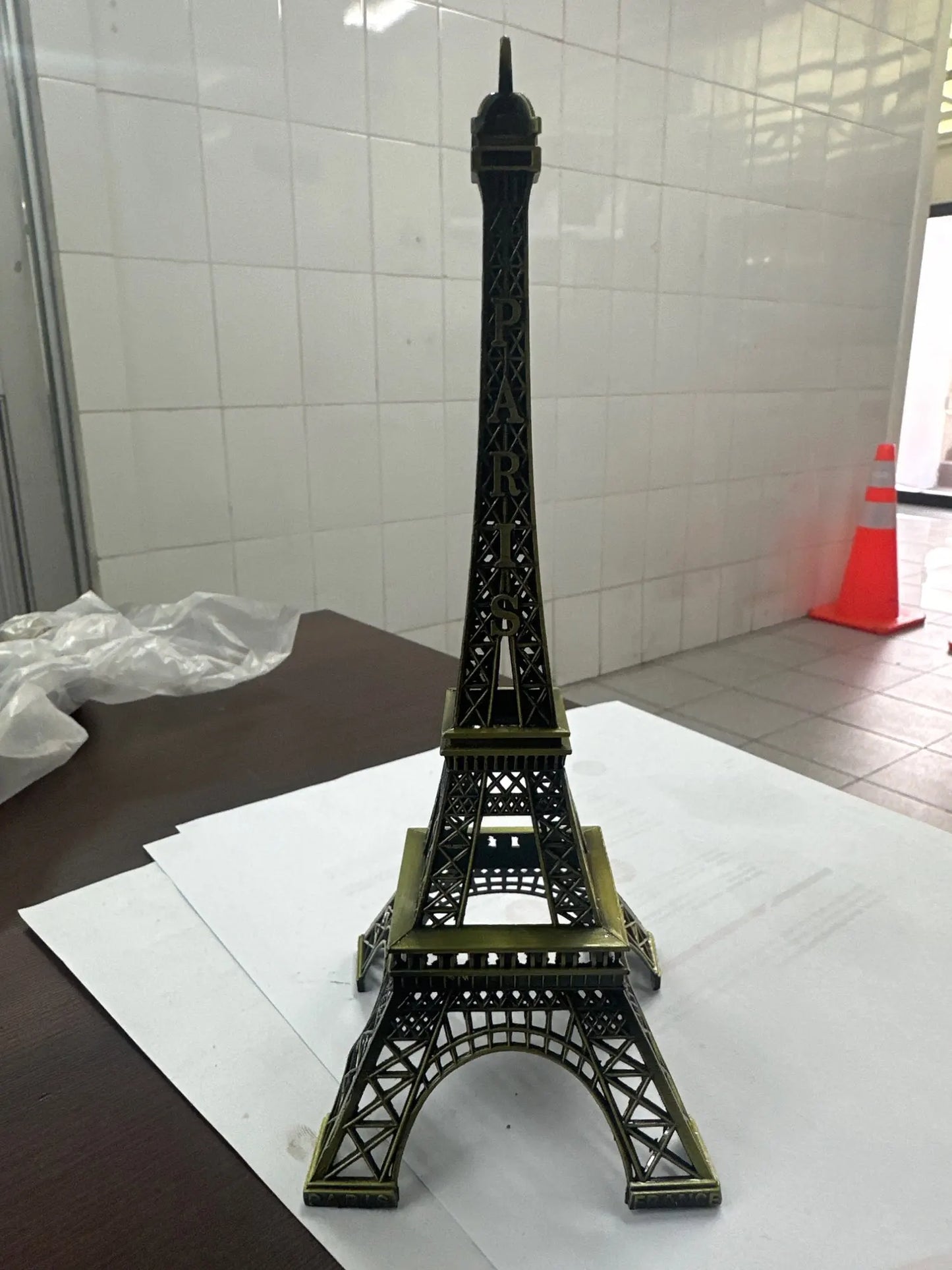 Bronze Paris Eiffel Tower Metal Crafts Home Decoration Accessories Figurine Statue Model Souvenir Home Interior Design 2023 New