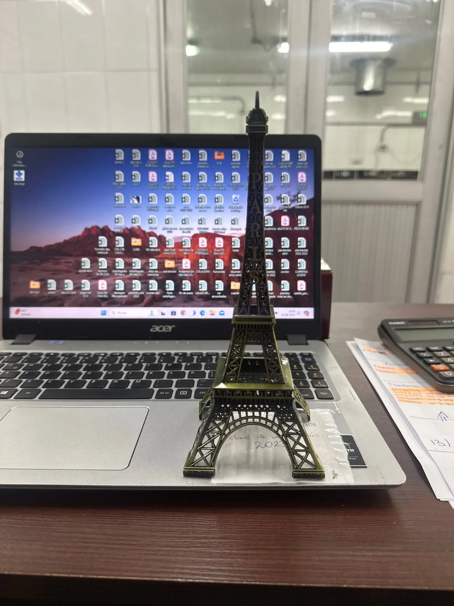 Bronze Paris Eiffel Tower Metal Crafts Home Decoration Accessories Figurine Statue Model Souvenir Home Interior Design 2023 New