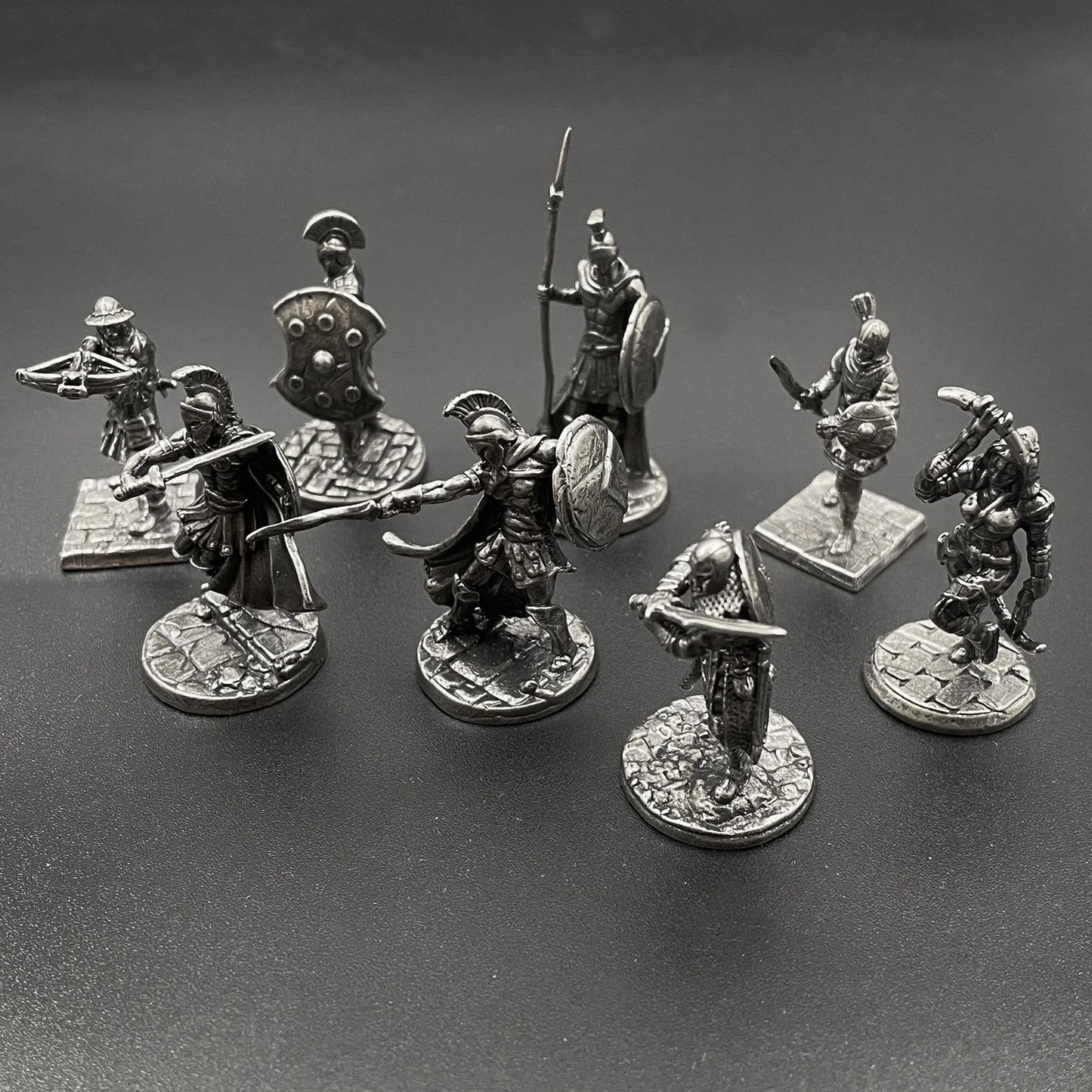 1pcs Ancient Spartan Rome Soliders Figurines Miniatures Vintage Metal Soldiers Model Statue Desktop Ornament Gift