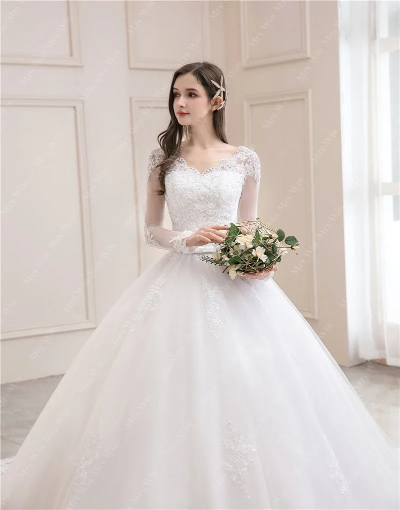Best Selling 2024 Long Sleeve V Neck Lace Wedding Dress 2025 Vintage Bride Bridal Ball Gown Modest Wedding Dresses Customized