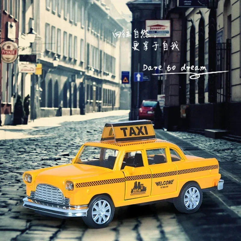 1/32 Retro Taxi Model Alloy Car Toy Miniature Car Collection Diecast Sound Light Kids Toys Children's Day Gift