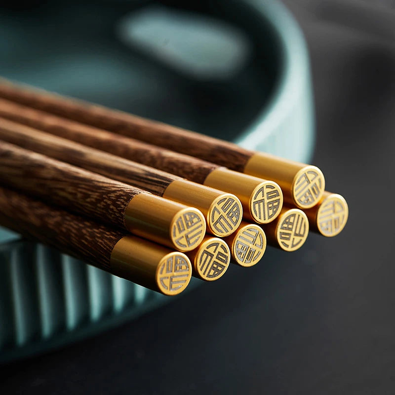 4 Pairs Chinese Chopsticks Wooden Sushi Sticks Japanese Chopstick Set Reusable Korean Food Chop Sticks Kitchen Wood Tableware