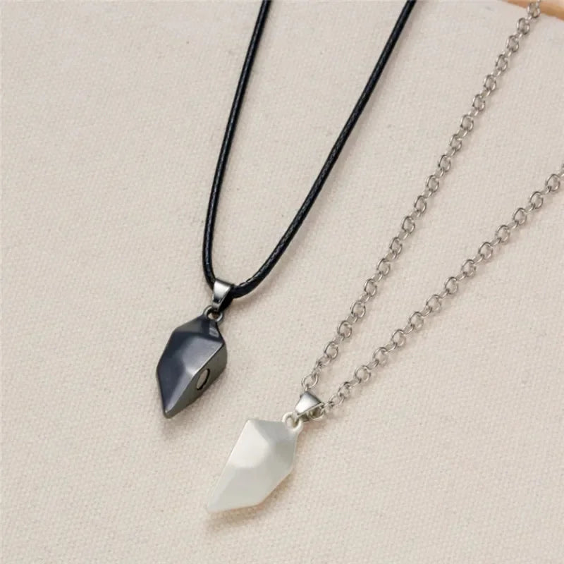 Love Magnet Couple Color Matching Necklace Simple Creative Wishing Stone Heartbreak Stitching Pendant Men and Women Jewelry Gift