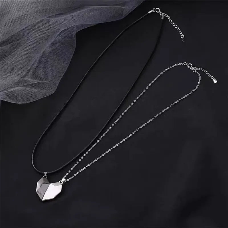 Love Magnet Couple Color Matching Necklace Simple Creative Wishing Stone Heartbreak Stitching Pendant Men and Women Jewelry Gift