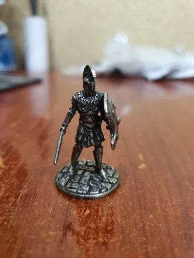 1pcs Ancient Spartan Rome Soliders Figurines Miniatures Vintage Metal Soldiers Model Statue Desktop Ornament Gift