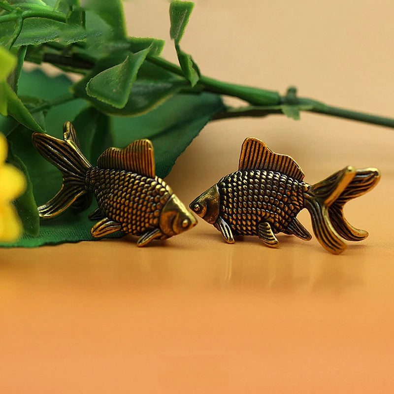 Goldfish Figurines Retro Brass Lucky Animal Statue Ornament Home Decor Desk Decoration Tea Pet Cute Gifts