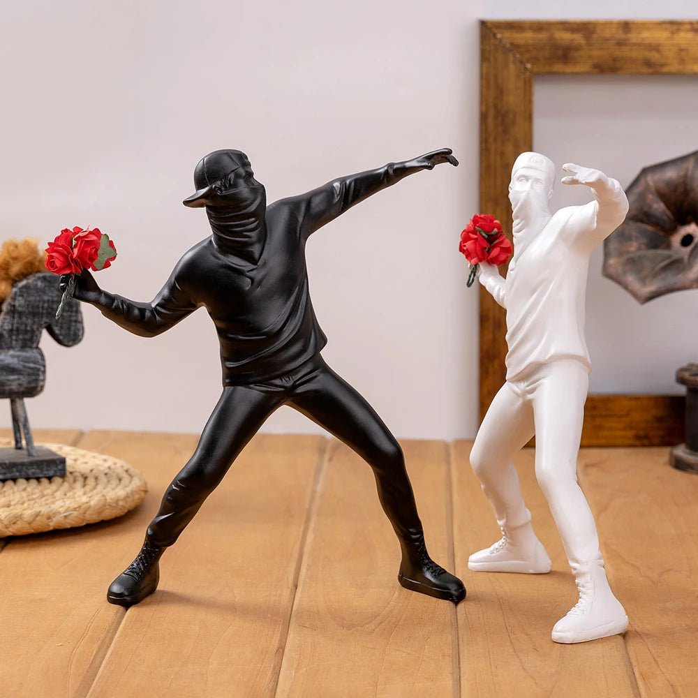 Flower Thrower Sculpture,Figurine for Home Decoration,Office Desk and Bookshelf Ornaments, Modern Decorative Character Figurines
