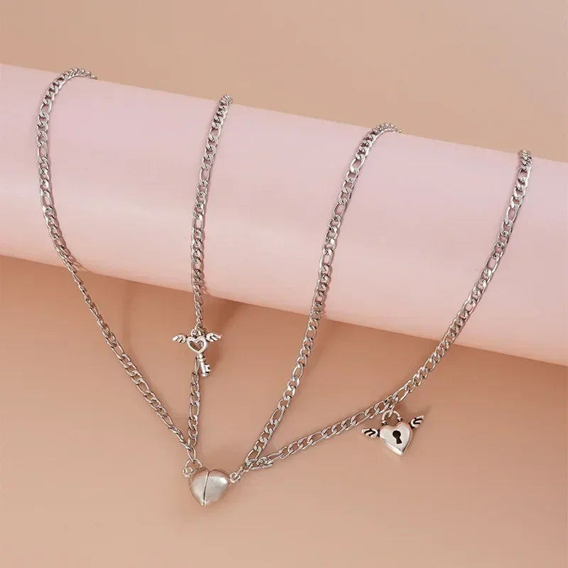 Love Magnet Couple Color Matching Necklace Simple Creative Wishing Stone Heartbreak Stitching Pendant Men and Women Jewelry Gift