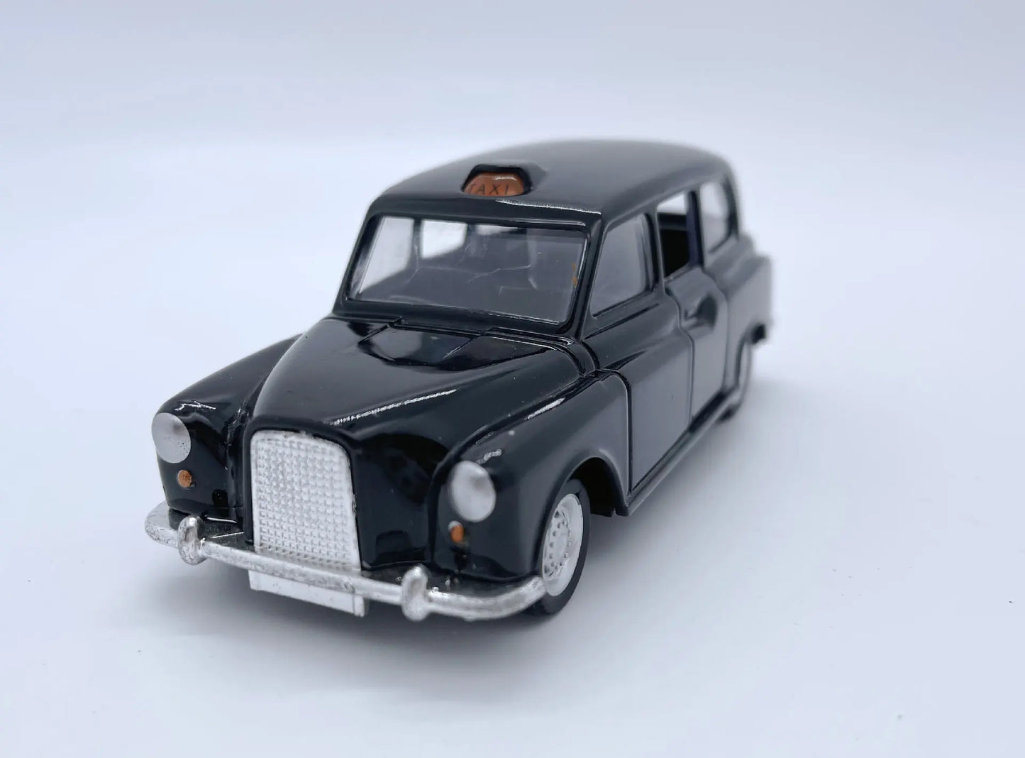 1:32 Alloy Diecast Vintage London-Taxi Car Model doors open Classic Pull Back Miniature Vehicle Replica For Collection Gift