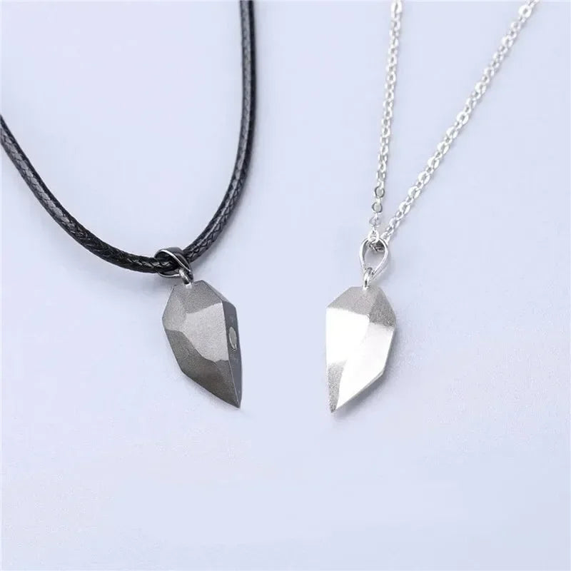 Love Magnet Couple Color Matching Necklace Simple Creative Wishing Stone Heartbreak Stitching Pendant Men and Women Jewelry Gift