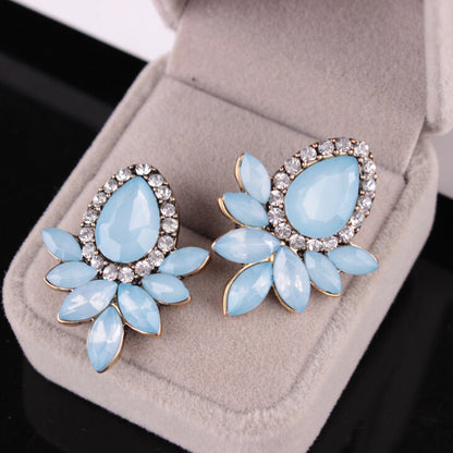 Flower-shaped diamond earrings