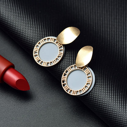 Flower-shaped diamond earrings