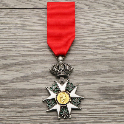 France Emperor Napoleon Senior Knight Medal of Honor Retro Metal Badge Souvenir Collection Crafts Gifts for History Lovers