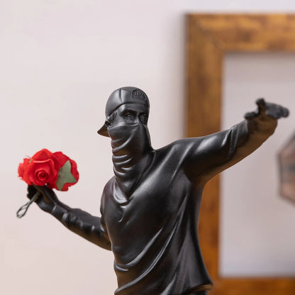 Flower Thrower Sculpture,Figurine for Home Decoration,Office Desk and Bookshelf Ornaments, Modern Decorative Character Figurines