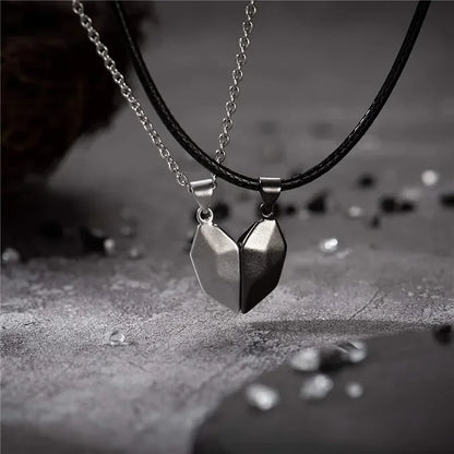 Love Magnet Couple Color Matching Necklace Simple Creative Wishing Stone Heartbreak Stitching Pendant Men and Women Jewelry Gift